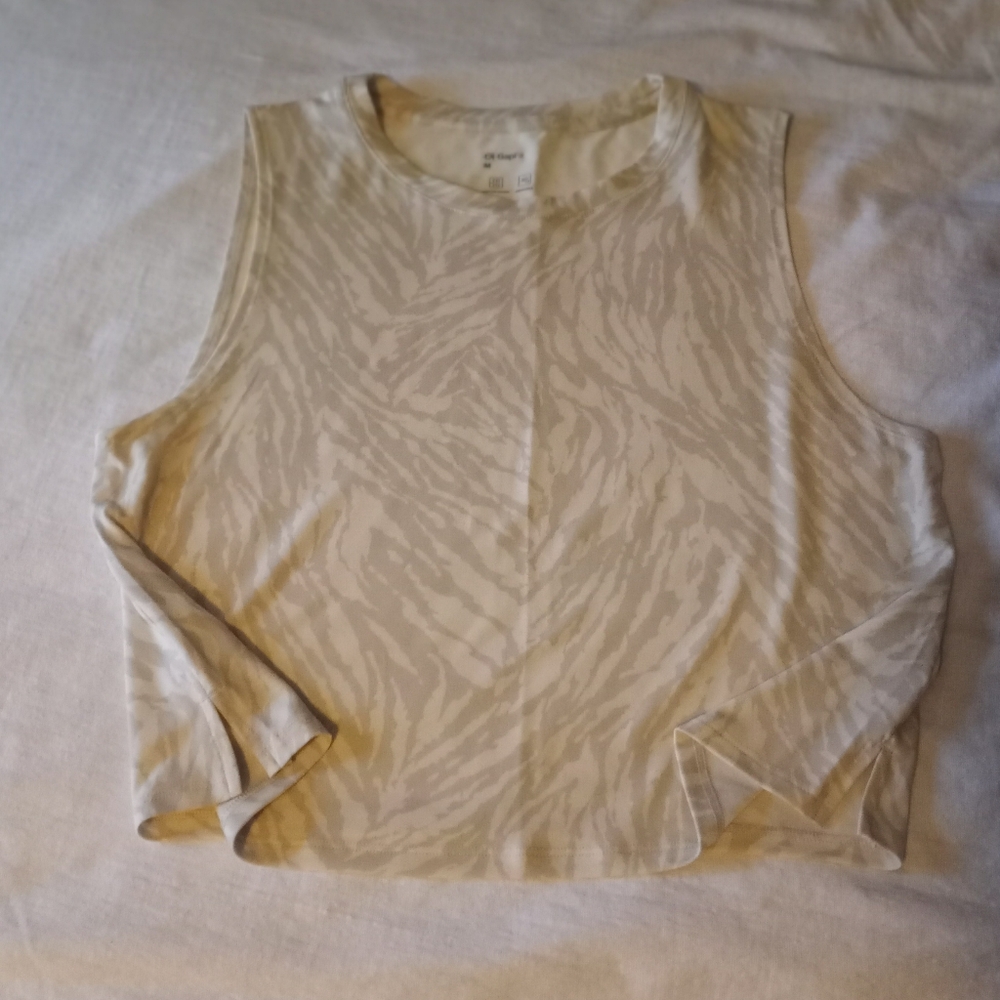 NWT GapFit Crop Top, Athletic Top - Picture 2 of 9